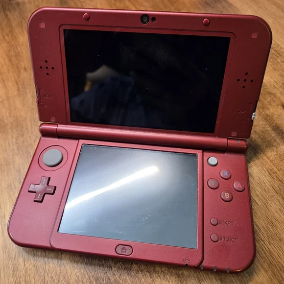 Nintendo 3DS XL - Picture 2 of 4